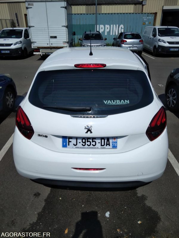 PEUGEOT 208 - 2019 - 37 371Kms - ESSENCE - accidentée - سيارة: صورة 4 PEUGEOT 208 - 2019 - 37 371Kms - ESSENCE - accidentée - سيارة: صورة 4