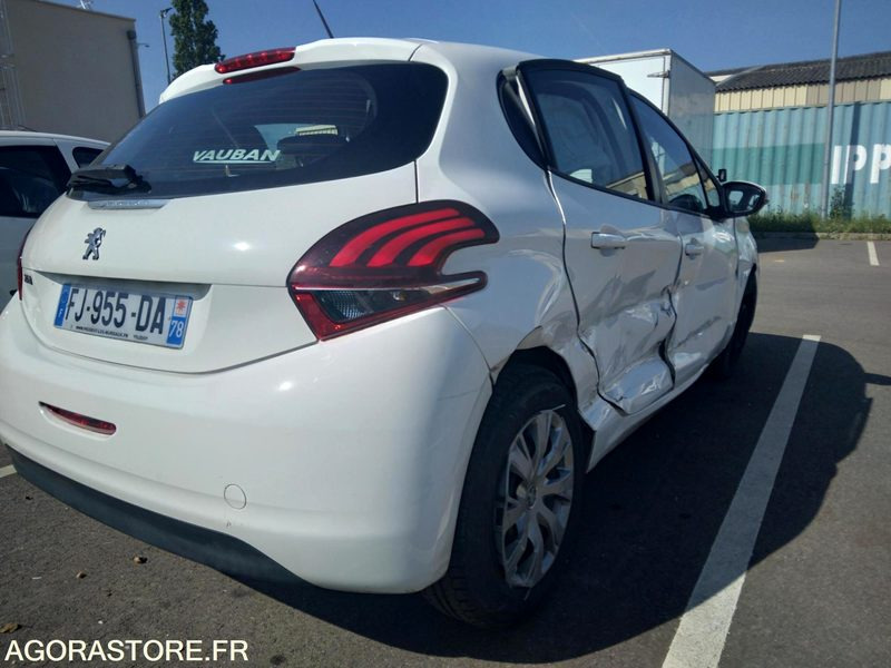 PEUGEOT 208 - 2019 - 37 371Kms - ESSENCE - accidentée - سيارة: صورة 5 PEUGEOT 208 - 2019 - 37 371Kms - ESSENCE - accidentée - سيارة: صورة 5