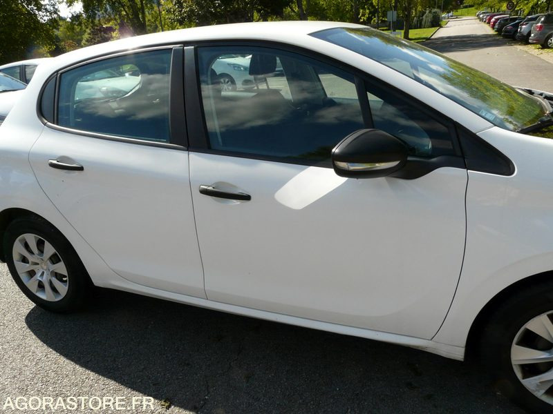 PEUGEOT 208 DX177CZ - سيارة: صورة 3 PEUGEOT 208 DX177CZ - سيارة: صورة 3