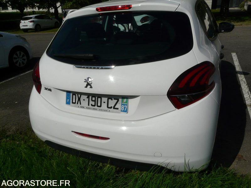 PEUGEOT 208 DX190CZ - سيارة: صورة 3 PEUGEOT 208 DX190CZ - سيارة: صورة 3