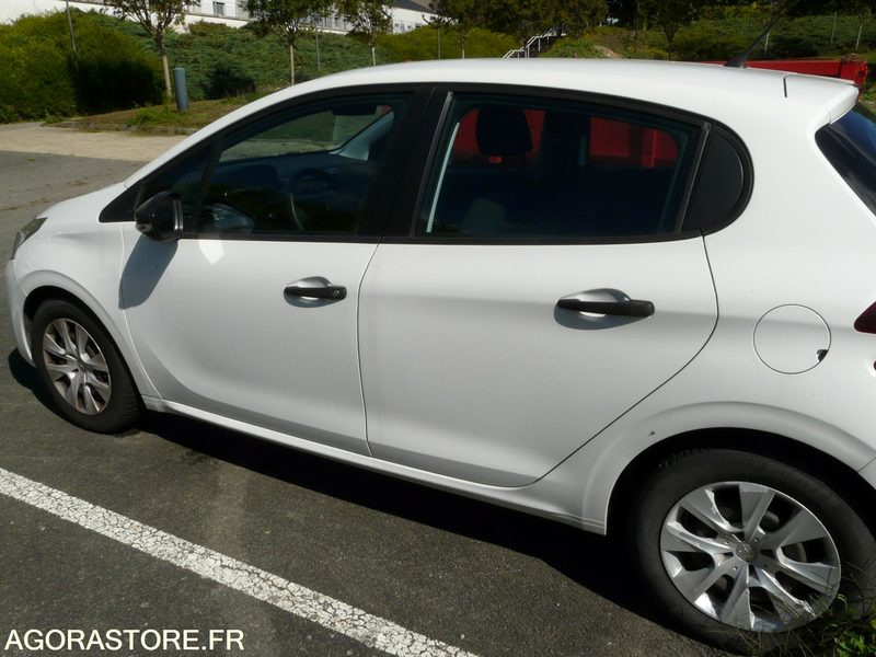 PEUGEOT 208 DX190CZ - سيارة: صورة 4 PEUGEOT 208 DX190CZ - سيارة: صورة 4