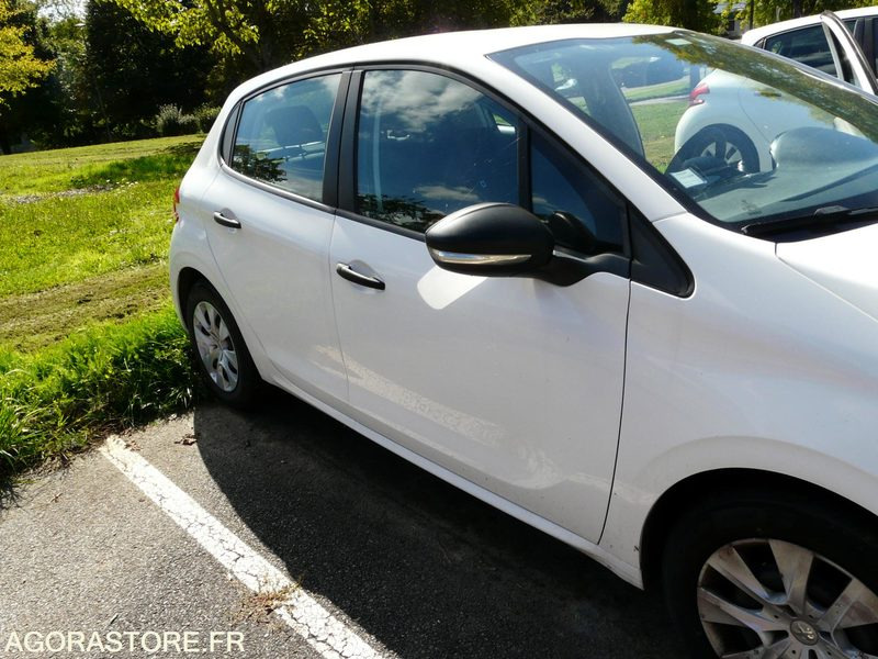 PEUGEOT 208 DX190CZ - سيارة: صورة 2 PEUGEOT 208 DX190CZ - سيارة: صورة 2