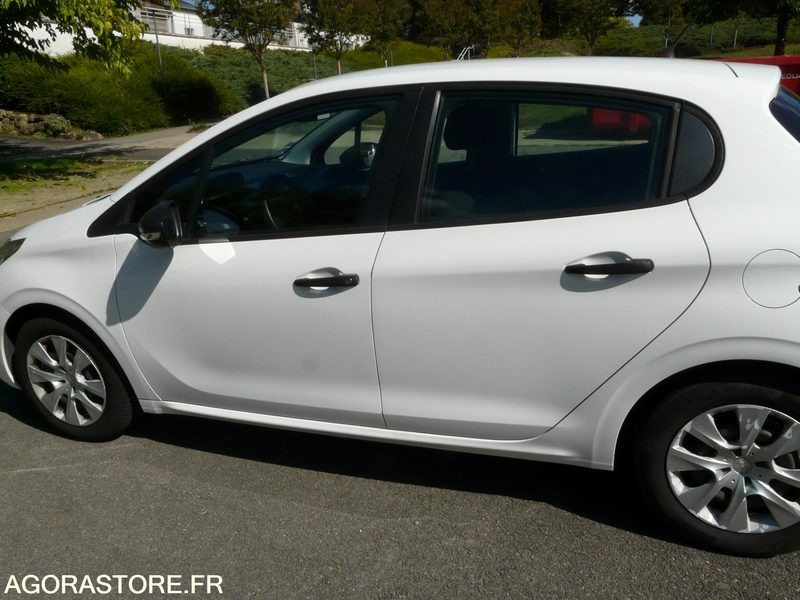 PEUGEOT 208 DX207CZ - سيارة: صورة 4 PEUGEOT 208 DX207CZ - سيارة: صورة 4