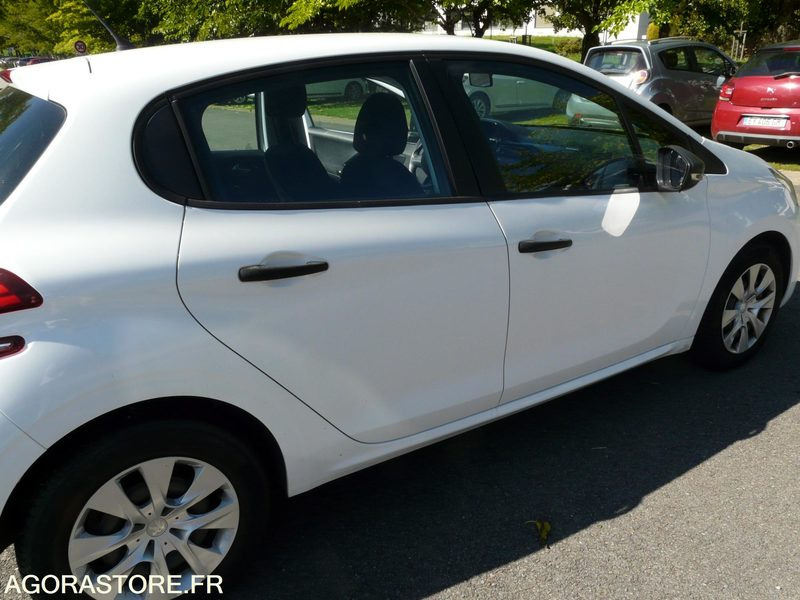 PEUGEOT 208 DX207CZ - سيارة: صورة 3 PEUGEOT 208 DX207CZ - سيارة: صورة 3