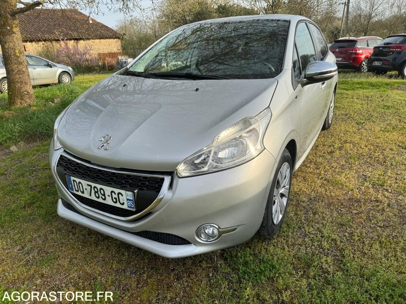 PEUGEOT 208 STYLE- 1.2 VTI 82 CV - 144 100 KM - سيارة: صورة 2 PEUGEOT 208 STYLE- 1.2 VTI 82 CV - 144 100 KM - سيارة: صورة 2