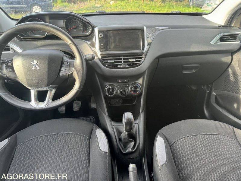 PEUGEOT 208 STYLE- 1.2 VTI 82 CV - 144 100 KM - سيارة: صورة 5 PEUGEOT 208 STYLE- 1.2 VTI 82 CV - 144 100 KM - سيارة: صورة 5