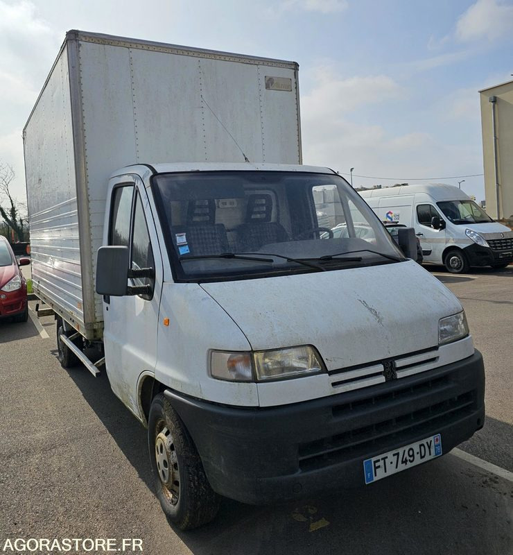 PEUGEOT Boxer - fourgon 20m3 - 1994 - 108 598Kms - GAZOLE - شاحنة التوصيل: صورة 3 PEUGEOT Boxer - fourgon 20m3 - 1994 - 108 598Kms - GAZOLE - شاحنة التوصيل: صورة 3