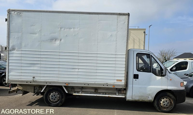 PEUGEOT Boxer - fourgon 20m3 - 1994 - 108 598Kms - GAZOLE - شاحنة التوصيل: صورة 4 PEUGEOT Boxer - fourgon 20m3 - 1994 - 108 598Kms - GAZOLE - شاحنة التوصيل: صورة 4