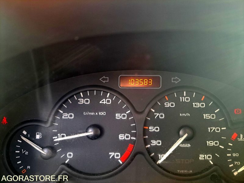 PEUGEOT PARTNER 103583kms 2004 - فان المدمجة: صورة 2 PEUGEOT PARTNER 103583kms 2004 - فان المدمجة: صورة 2