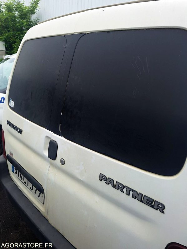 PEUGEOT PARTNER - 2002 - 156627 Kms - فان المدمجة: صورة 5 PEUGEOT PARTNER - 2002 - 156627 Kms - فان المدمجة: صورة 5