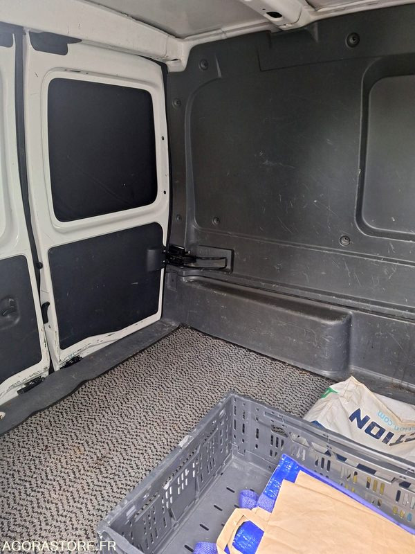 PEUGEOT PARTNER - 2002 - 156627 Kms - فان المدمجة: صورة 4 PEUGEOT PARTNER - 2002 - 156627 Kms - فان المدمجة: صورة 4
