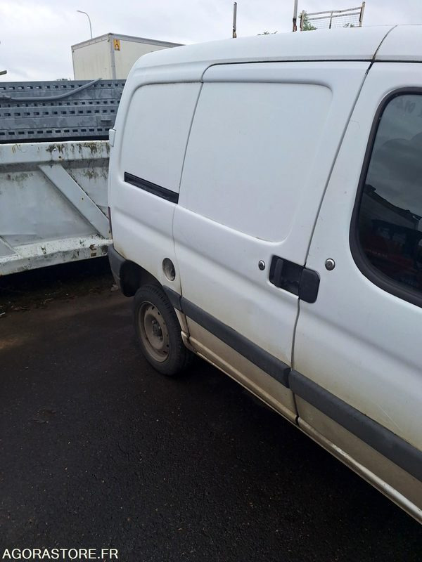 PEUGEOT PARTNER - 2002 - 156627 Kms - فان المدمجة: صورة 2 PEUGEOT PARTNER - 2002 - 156627 Kms - فان المدمجة: صورة 2