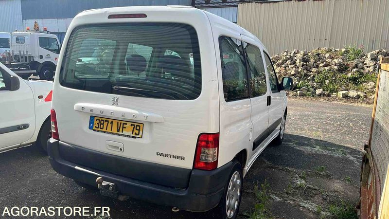 PEUGEOT PARTNER - 2006 - 145638kms - فان المدمجة: صورة 4 PEUGEOT PARTNER - 2006 - 145638kms - فان المدمجة: صورة 4
