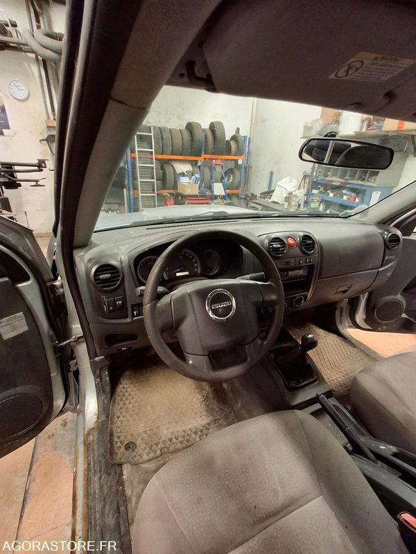 شاحنة البيك أب PICK UP D MAX   ISUZU: صورة 19