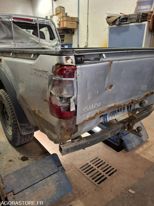 شاحنة البيك أب PICK UP D MAX   ISUZU: صورة 16