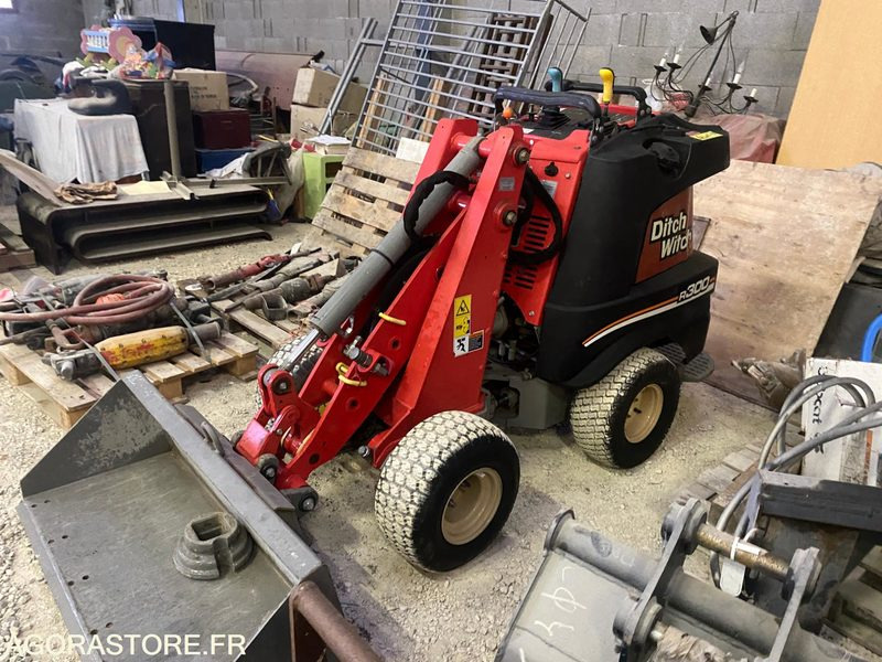 PORTE-OUTILS DITCH WITCH ZAHN R300 - تركس: صورة 1 PORTE-OUTILS DITCH WITCH ZAHN R300 - تركس: صورة 1