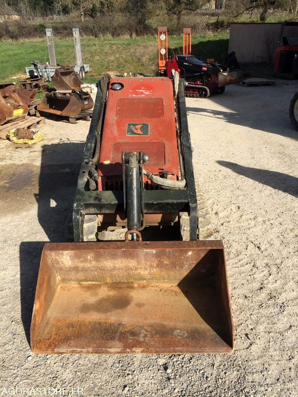 PORTE OUTILS à chenilles DITCH WITCH SK500 - تركس: صورة 4 PORTE OUTILS à chenilles DITCH WITCH SK500 - تركس: صورة 4