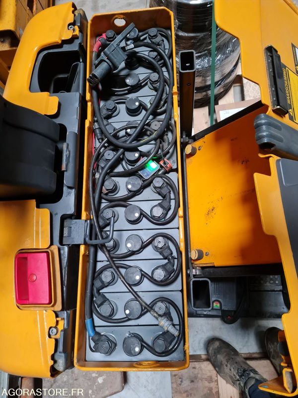 PREPARATEUR DE COMMANDE JUNGHEINRICH ECE220 - 2012 - 2391 HEURES - معدات المناولة: صورة 3 PREPARATEUR DE COMMANDE JUNGHEINRICH ECE220 - 2012 - 2391 HEURES - معدات المناولة: صورة 3