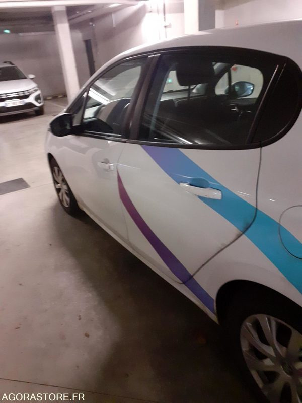 Peugeot 208 - 2016 - 225495 kms - سيارة: صورة 3 Peugeot 208 - 2016 - 225495 kms - سيارة: صورة 3