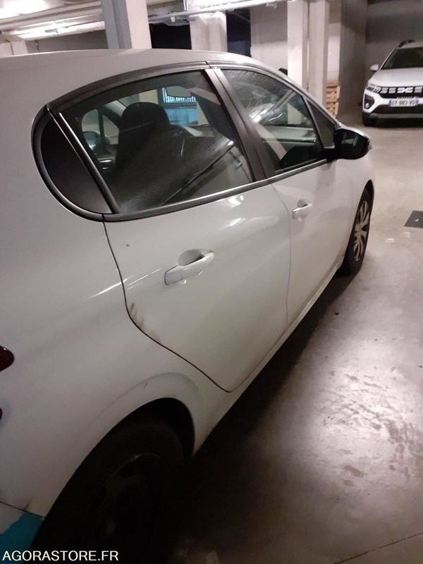Peugeot 208 - 2016 - 225495 kms - سيارة: صورة 2 Peugeot 208 - 2016 - 225495 kms - سيارة: صورة 2