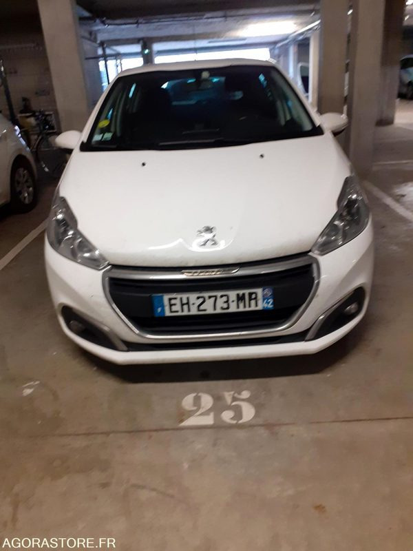 Peugeot 208 - 2016 - 225495 kms - سيارة: صورة 4 Peugeot 208 - 2016 - 225495 kms - سيارة: صورة 4