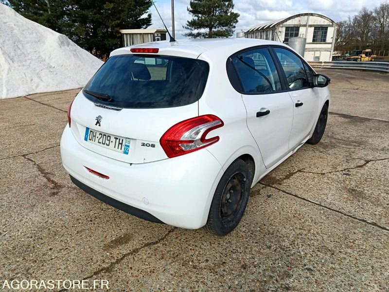 Peugeot 208 DH209TH - سيارة: صورة 4 Peugeot 208 DH209TH - سيارة: صورة 4