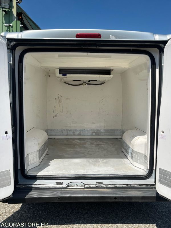 Peugeot Boxer L1H2 330 L1H1 2L Bluehdi - 2017 - 139 950km - شاحنة مُبرّدة للتوصيل: صورة 4 Peugeot Boxer L1H2 330 L1H1 2L Bluehdi - 2017 - 139 950km - شاحنة مُبرّدة للتوصيل: صورة 4