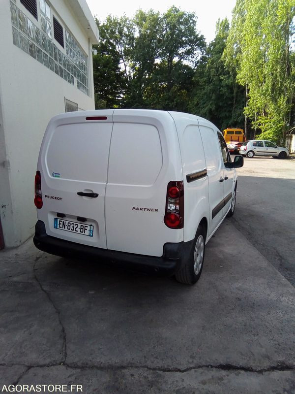 Peugeot. Partner 1.6 HDi 100 CV - 2017 - 123052 kms - فان المدمجة: صورة 4 Peugeot. Partner 1.6 HDi 100 CV - 2017 - 123052 kms - فان المدمجة: صورة 4