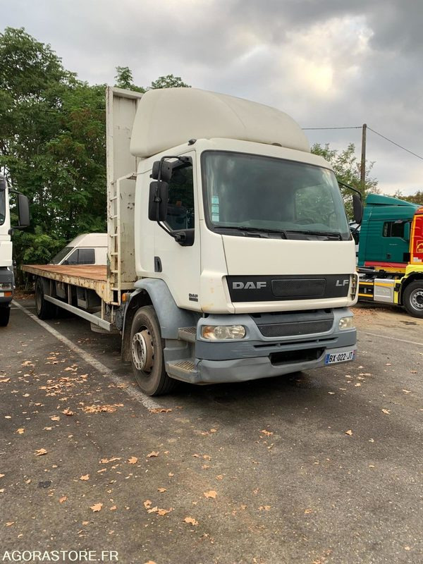Porteur plateau DAF LF 18.250 - 2004 - 418000 Kms - شاحنة: صورة 1 Porteur plateau DAF LF 18.250 - 2004 - 418000 Kms - شاحنة: صورة 1