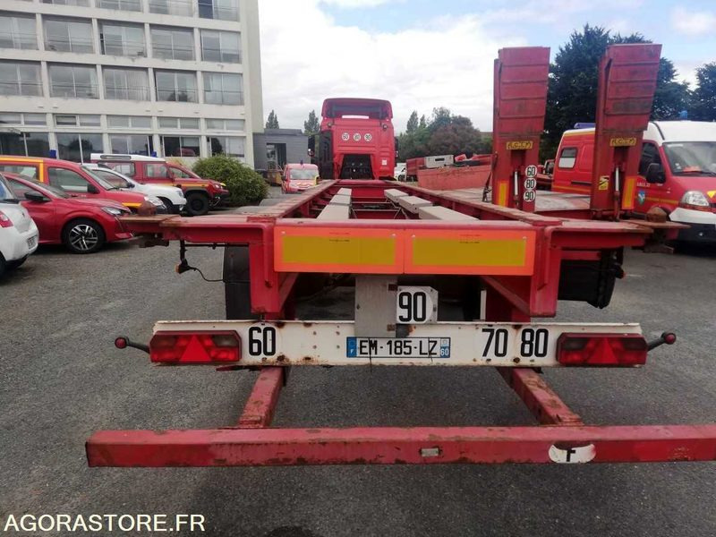 REMORQUE FRUEHAUF porte conteneurs - عربة مقطورة: صورة 1 REMORQUE FRUEHAUF porte conteneurs - عربة مقطورة: صورة 1