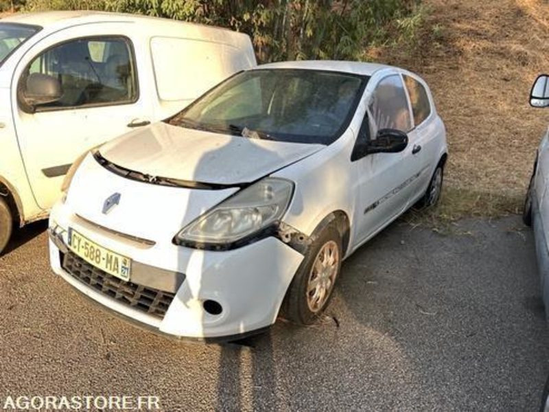 RENAULT CLIO - 1998 - 87625KM - CY588MA - سيارة: صورة 2 RENAULT CLIO - 1998 - 87625KM - CY588MA - سيارة: صورة 2