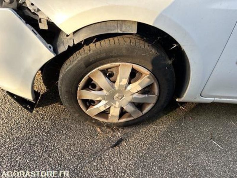 RENAULT CLIO - 1998 - 87625KM - CY588MA - سيارة: صورة 3 RENAULT CLIO - 1998 - 87625KM - CY588MA - سيارة: صورة 3