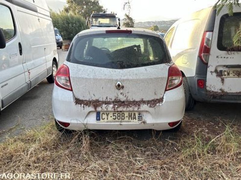 RENAULT CLIO - 1998 - 87625KM - CY588MA - سيارة: صورة 5 RENAULT CLIO - 1998 - 87625KM - CY588MA - سيارة: صورة 5