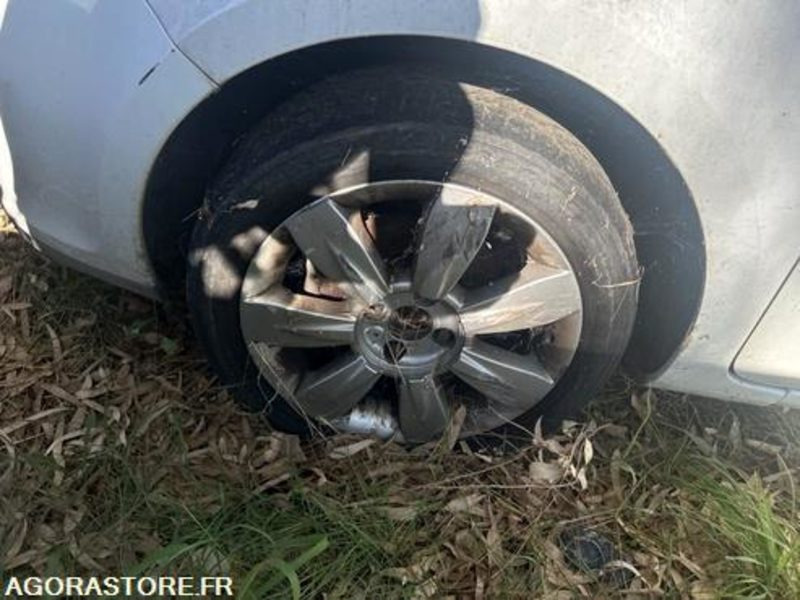 RENAULT CLIO - 2008 - 260000KM - 3664GX2A - سيارة: صورة 4 RENAULT CLIO - 2008 - 260000KM - 3664GX2A - سيارة: صورة 4