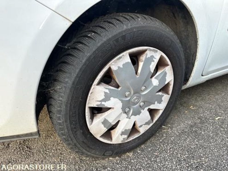 RENAULT CLIO - 2010 - 104062KM - AK212NT - سيارة: صورة 4 RENAULT CLIO - 2010 - 104062KM - AK212NT - سيارة: صورة 4