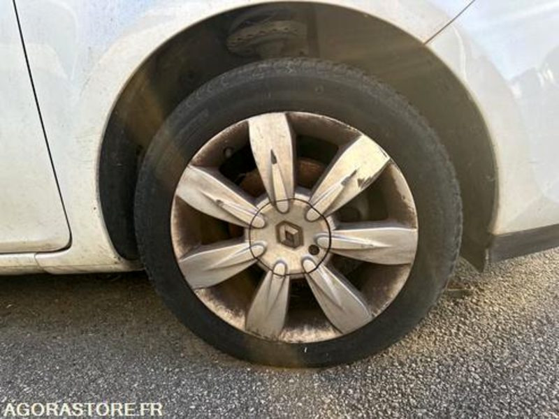 RENAULT CLIO - 2012 - 136676KM - CJ224LH - سيارة: صورة 4 RENAULT CLIO - 2012 - 136676KM - CJ224LH - سيارة: صورة 4