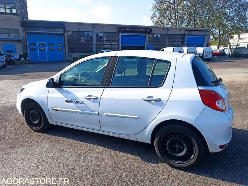 RENAULT CLIO 3 5 PORTES 5 PLACES 1.5 DCI 88CH 2011 58682KM - سيارة: صورة 3 RENAULT CLIO 3 5 PORTES 5 PLACES 1.5 DCI 88CH 2011 58682KM - سيارة: صورة 3