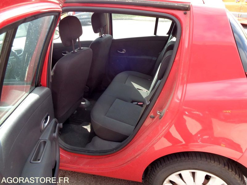 RENAULT CLIO BM.435.JB - 2011 - 196032 KM - سيارة: صورة 5 RENAULT CLIO BM.435.JB - 2011 - 196032 KM - سيارة: صورة 5