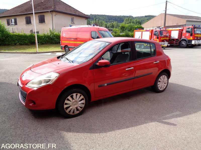 RENAULT CLIO BM.435.JB - 2011 - 196032 KM - سيارة: صورة 3 RENAULT CLIO BM.435.JB - 2011 - 196032 KM - سيارة: صورة 3