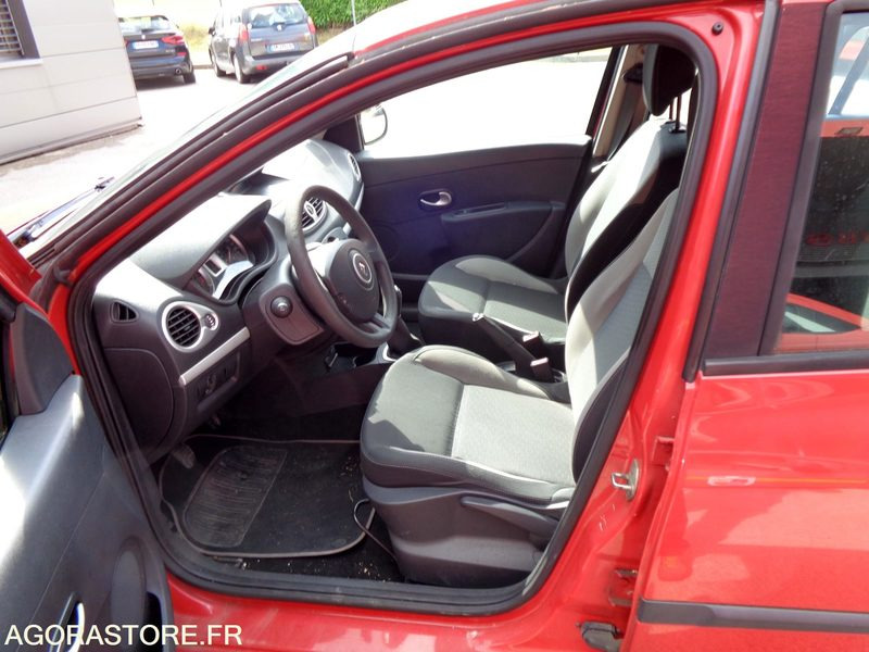 RENAULT CLIO BM.435.JB - 2011 - 196032 KM - سيارة: صورة 4 RENAULT CLIO BM.435.JB - 2011 - 196032 KM - سيارة: صورة 4