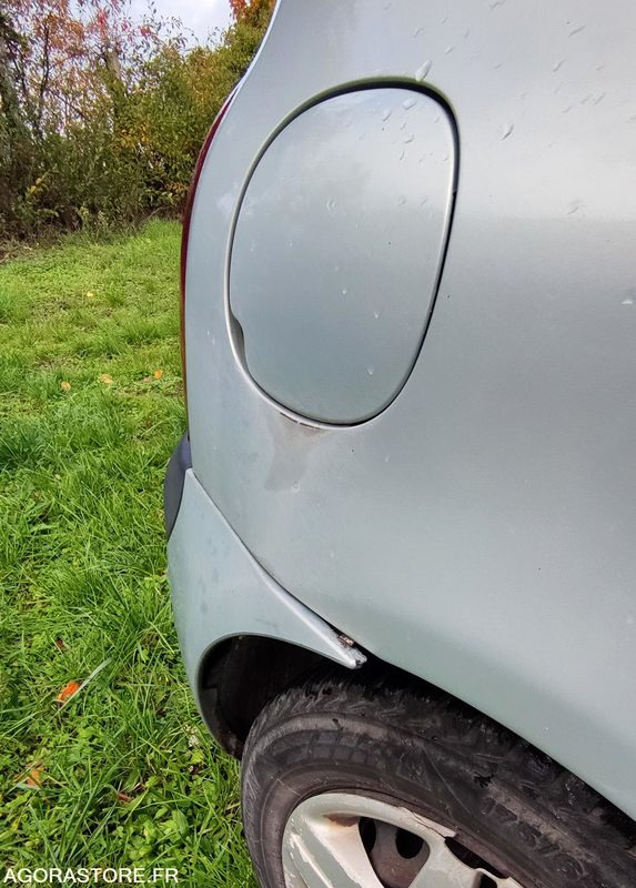 RENAULT CLIO II - سيارة: صورة 3 RENAULT CLIO II - سيارة: صورة 3