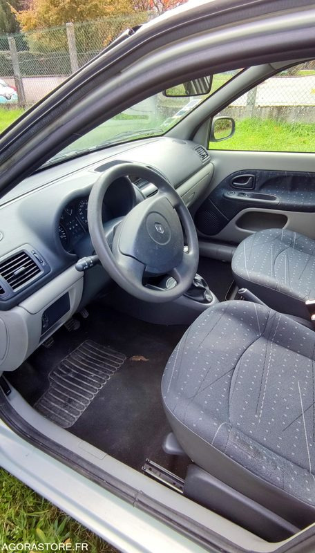 RENAULT CLIO II - سيارة: صورة 5 RENAULT CLIO II - سيارة: صورة 5
