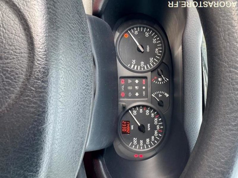 سيارة RENAULT CLIO SOCIETE: صورة 9