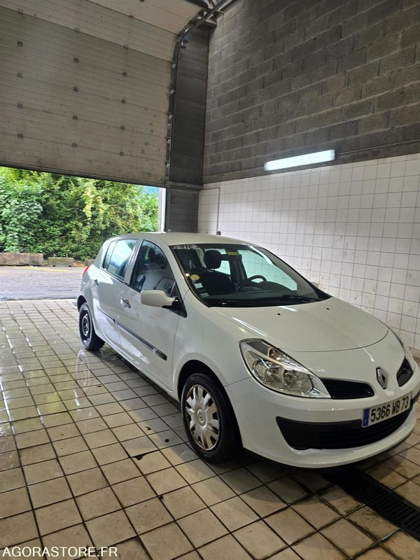 RENAULT CLIO - سيارة: صورة 3 RENAULT CLIO - سيارة: صورة 3