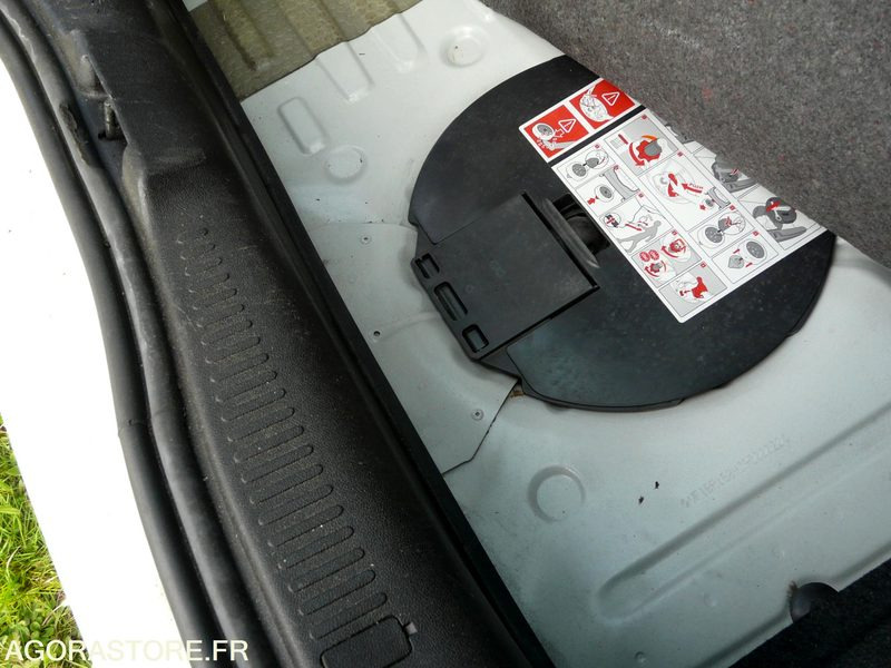 RENAULT CLIO - سيارة: صورة 5 RENAULT CLIO - سيارة: صورة 5