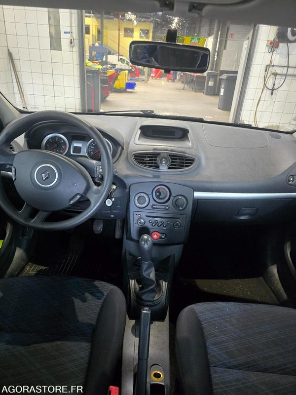 RENAULT CLIO - سيارة: صورة 2 RENAULT CLIO - سيارة: صورة 2