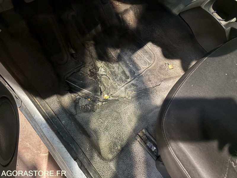 RENAULT KANGOO - 189000 kms - فان: صورة 4 RENAULT KANGOO - 189000 kms - فان: صورة 4