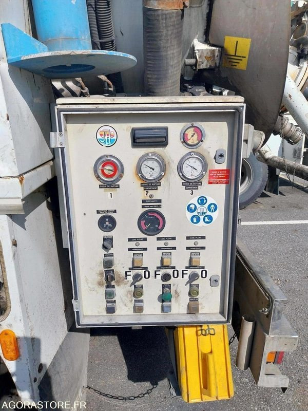 RENAULT Kerax 320 HUWER ADR 2002 (165000Km) ROULANT EXPORT UNIQUEMENT - شاحنة الشفط: صورة 3 RENAULT Kerax 320 HUWER ADR 2002 (165000Km) ROULANT EXPORT UNIQUEMENT - شاحنة الشفط: صورة 3