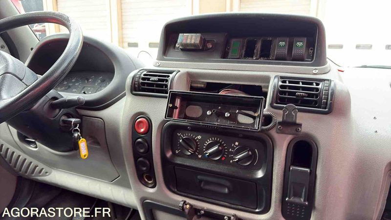فان RENAULT - MASTER - 2002 - 132 742 Kms 8825 XN 74: صورة 17