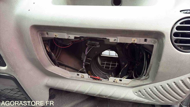 فان RENAULT - MASTER - 2002 - 132 742 Kms 8825 XN 74: صورة 12